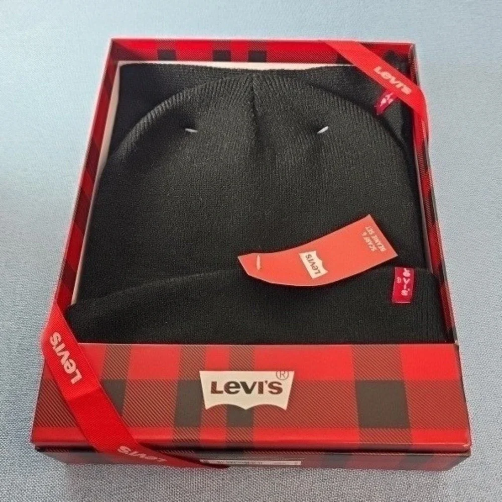 Levis Mens Beanie and Scarf Gift Set Black Knit Winter Accessories,one size. NEW